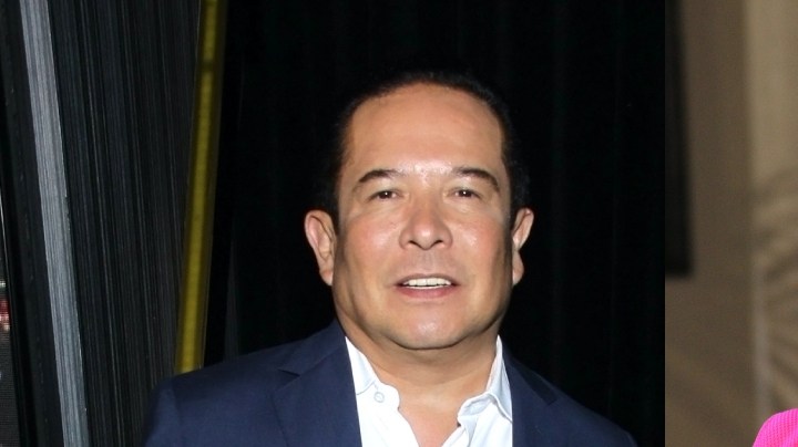 Gustavo Adolfo Infante expuso a Violenta Isfel por vender fotografías y saludos.
