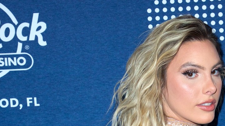 Lele Pons se cayó en la revelación del sexo del bebé que espera.