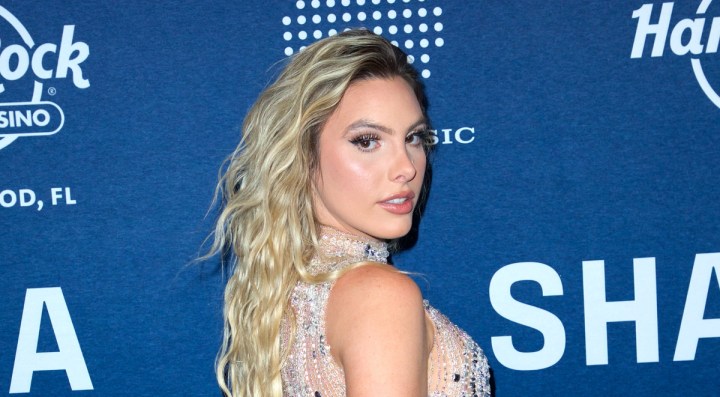 Lele Pons se cayó en la revelación del sexo del bebé que espera.