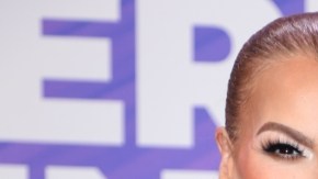 Lele Pons presume su pancita en la alfombra roja de Billboard Mujeres Latinas en La Música.