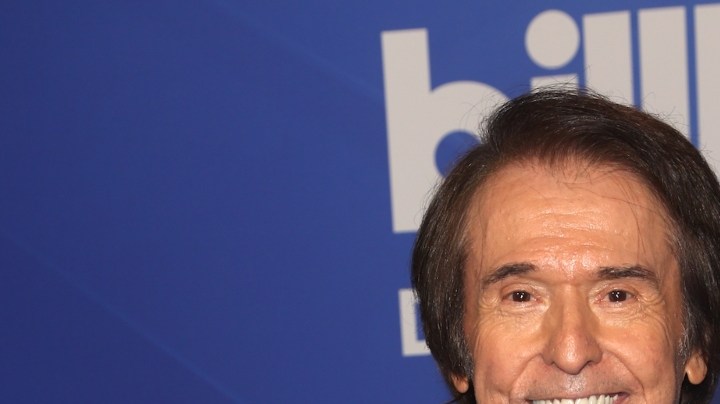 Raphael anunció su regreso a los escenarios.