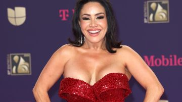 Carolina "La Venenosa" Sandoval en la alfombra magenta de la 37a entrega de Premio Lo Nuestro a lo mejor de la música latina/Miami, 20 de febrero 2025.