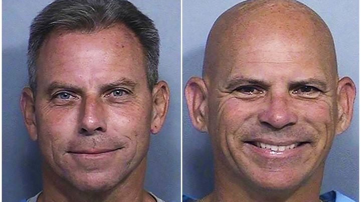 En esta combinación de dos fotografías de fichaje del Departamento de Correccionales de California, se puede ver a Erik Menendez, a la izquierda, y a su hermano Lyle Menendez. (Departamento de Correccionales de California vía AP, Archivo).