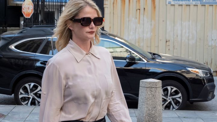 La testigo Kerry Morgan llega al Tribunal Federal para el juicio de Sean "Diddy" Combs, el lunes 19 de mayo de 2025, en Nueva York. (Foto AP/Ted Shaffrey).