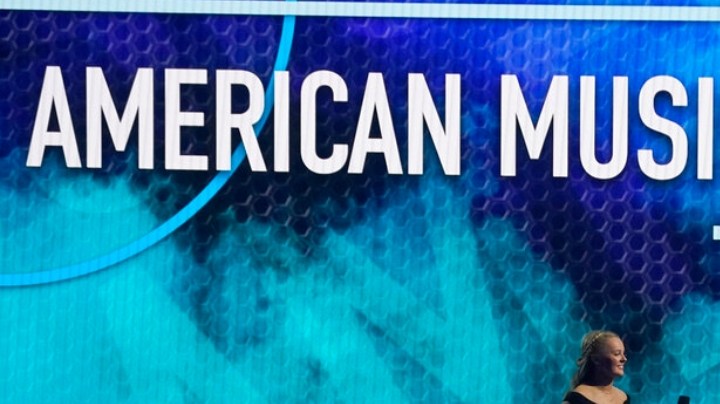 Billie Eilish lideró los American Music Awards 2025.