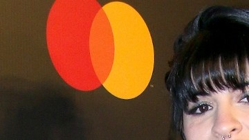 Cazzu sorprende con sus declaraciones sobre Ángela Aguilar y Christian Nodal.