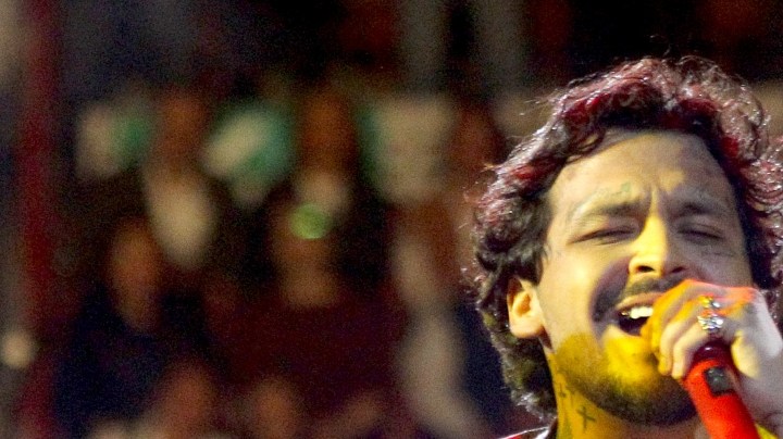 ¿Christian Nodal se sintió irrespetado por un fanática? Así reaccionó en su concierto.