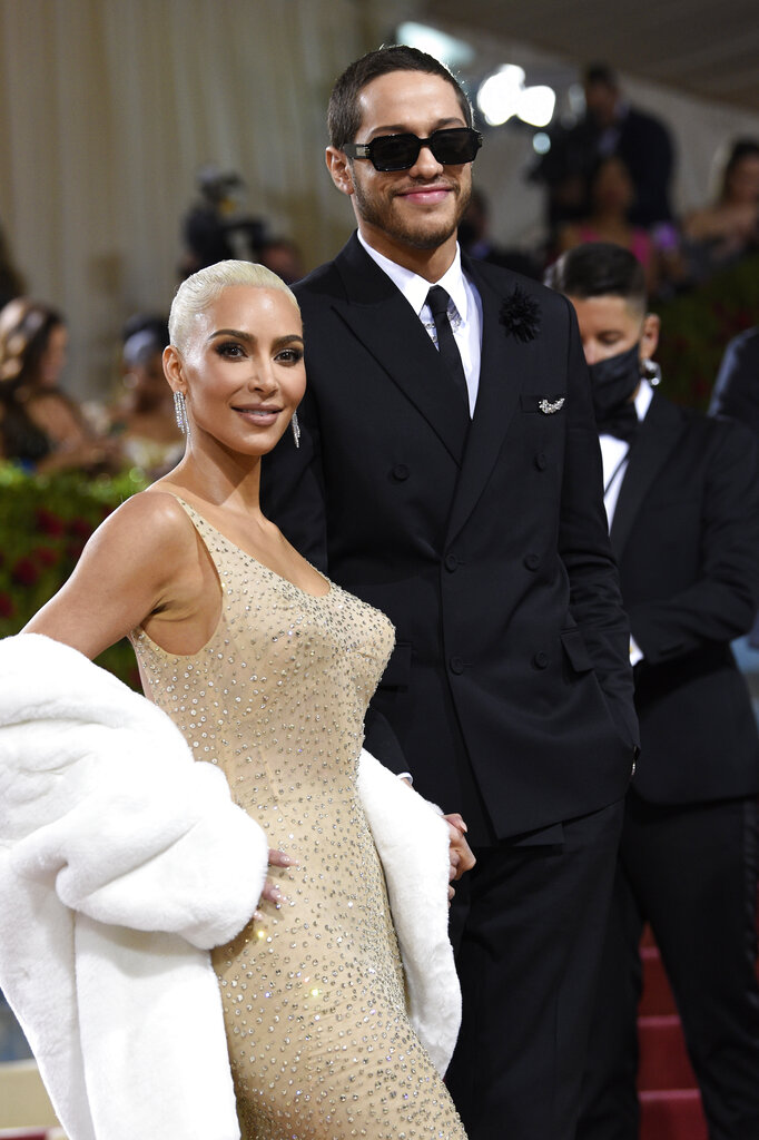 Kim Kardashian y Pete Davidson en la gala benéfica del Instituto del Traje del Museo Metropolitano de Arte el lunes 2 de mayo de 2022 en Nueva York.