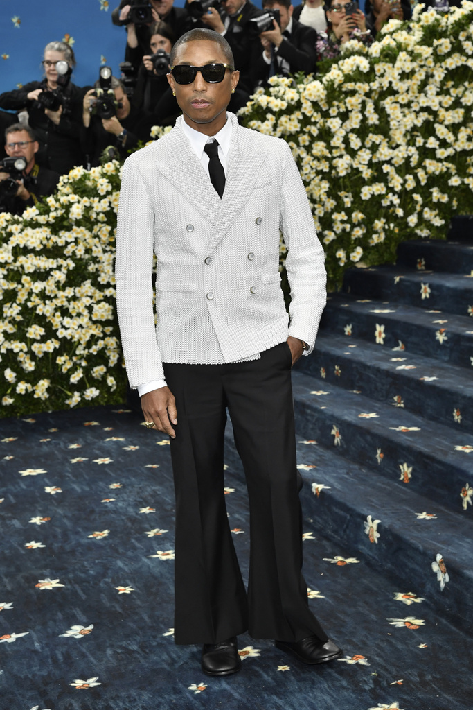 Pharrell Williams en la gala benéfica del Instituto del Traje del Museo Metropolitano de Arte, que celebra la inauguración de la exposición "Superfine: Sastrería de Estilo Negro".