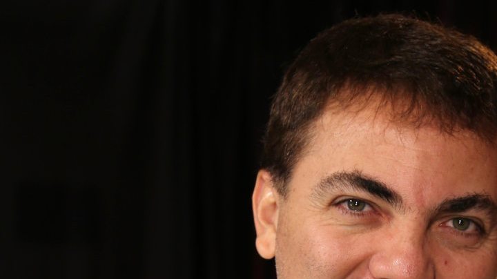 Surgen rumores de embarazo sobre la novia de Cristian Castro y el cantante reacciona.