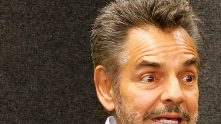 Eugenio Derbez protestó contra redadas migratorias del ICE en Los Ángeles.