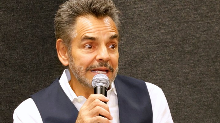 Eugenio Derbez protestó contra redadas migratorias del ICE en Los Ángeles.