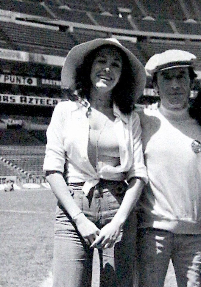 Florinda Meza, Carlos Villagrán y María Antonieta de las Nieves en la película "El Chanfle", filmada en el Estadio Azteca de la Ciudad de México y con el equipo de sus amores ¡el América!/México, 1978.