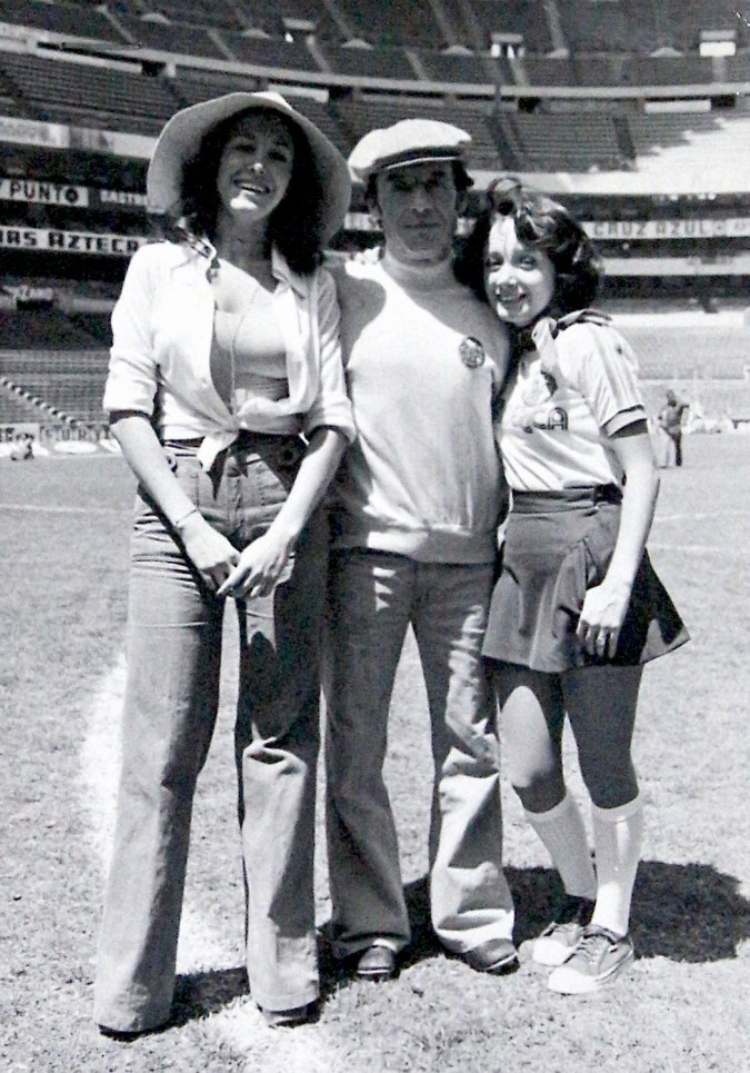 Florinda Meza, Carlos Villagrán y María Antonieta de las Nieves en la película "El Chanfle", filmada en el Estadio Azteca de la Ciudad de México y con el equipo de sus amores ¡el América!/México, 1978.