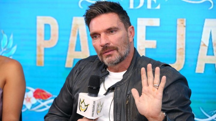 Julián Gil se identificó como una víctima de abuso sexual.