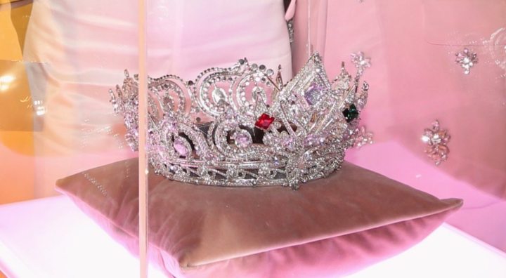Participantes de equipos opuestos se pelean en el "Miss Universe Latina".