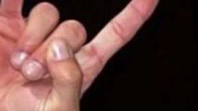 Poncho de Nigris llama bisexual a Julián Gil.