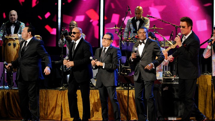 El músico logró reunir a estos artistas en una obra musical que ya está conquistando el mercado latino (Photo by Chris Pizzello/Invision/AP).