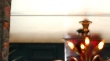 Alicia Machado rompe en llanto al despedir a una de sus candidatas.