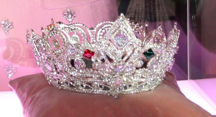 Critican la producción del "Miss Universe Latina" tras accidente en pleno escenario.