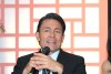 Fernando Colunga en una conferencia de la telenovela "Amanecer" (TelevisaUnivision), donde presentaron el tema musical "Quererte Bien", interpretado por Pepe Aguilar para la producción de Juan Osorio.