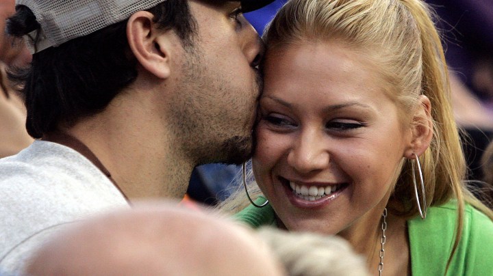 La pareja lleva 24 años juntos, después de que su romance iniciara en el 2001. (AP Photo/Kevork Djansezian)