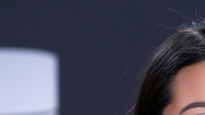 Las recientes declaraciones de Christian Nodal sobre su expareja Cazzu han puesto aún más en duda la relación que sostiene con Ángela Aguilar. (Foto Eric Jamison/Invision/AP, izquierda, y AP Photo/Chris Pizzello)