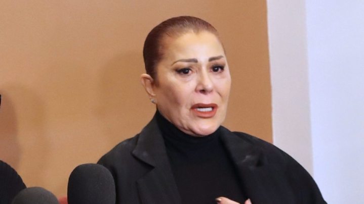 Alejandra Guzmán habría sido operado de una hernia.