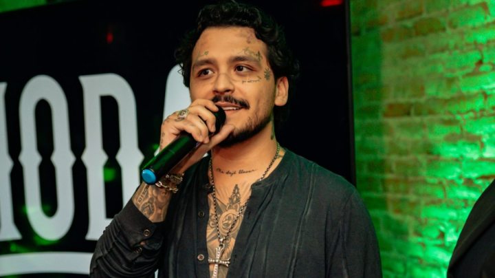 Christian Nodal se contradice sobre el inicio de su relación con Ángela Aguilar.