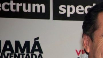 Ruptura de Lalo Salazar y Laura Flores sigue en la mira de la prensa.