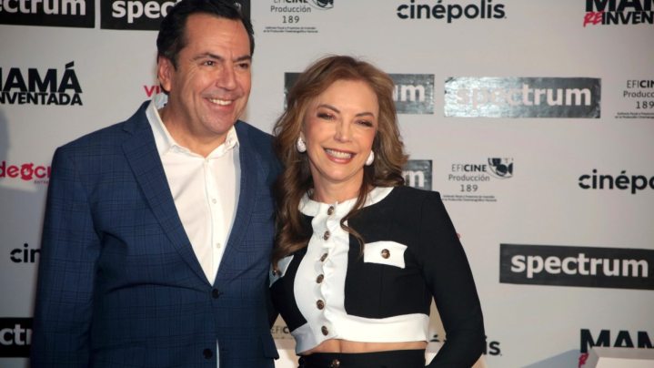 Ruptura de Lalo Salazar y Laura Flores sigue en la mira de la prensa.