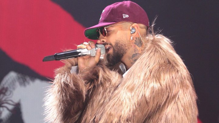 Maluma dividió opiniones en redes tras regañar a una fan en público.