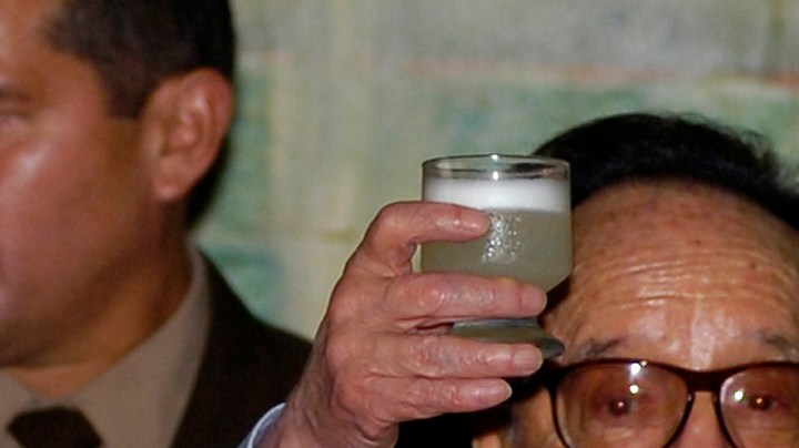 La actriz volvió a pedir que se respete el legado de su fallecido esposo “Chespirito”. (AP Photo/Karel Navarro)