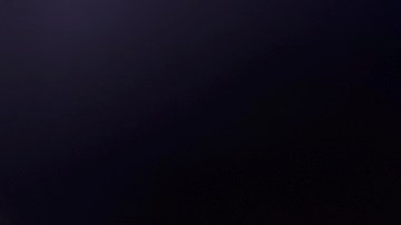 Stella Banderas es hija del actor Antonio Banderas y la actriz Melanie Griffith. A sus 29 años, ha optado por mantener un perfil más reservado, enfocándose en áreas detrás de cámaras como la dirección y producción cinematográfica.  (Photo by Vianney Le Caer/Invision/AP)