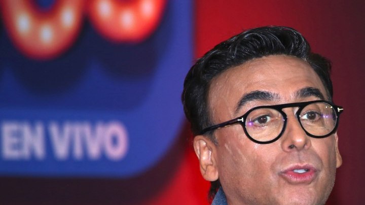 Adal Ramones conduce "La Granja VIP" desde que se estrenó el 12 de octubre.
