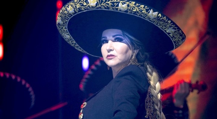 Alicia Villarreal le pone otro alto a Cruz Martínez.