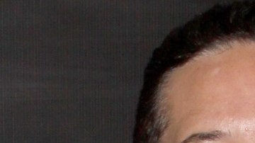 Gustavo Adolfo Infante critica a Cazzu tras la petición de la cantante.