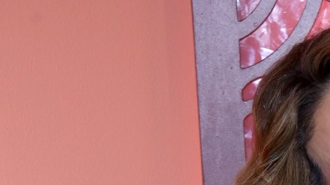 Ninel Conde ahora tiene los ojos color verde oliva: mira el resultado.