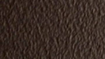 Las autoridades analizan las grabaciones de las cámaras de seguridad con el objetivo de identificar a los responsables. De acuerdo con las primeras investigaciones, los presuntos implicados se desplazaban en dos motocicletas.