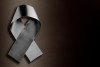 Las autoridades analizan las grabaciones de las cámaras de seguridad con el objetivo de identificar a los responsables. De acuerdo con las primeras investigaciones, los presuntos implicados se desplazaban en dos motocicletas.