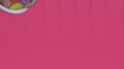 Natti Natasha, a la derecha, y Raphy Pina posan para las fotos en la alfombra roja antes del inicio de los Premios Juventud 2025 en Ciudad de Panamá, el jueves 25 de septiembre de 2025. (Foto AP/Matias Delacroix) (AP Photo/Matias Delacroix).