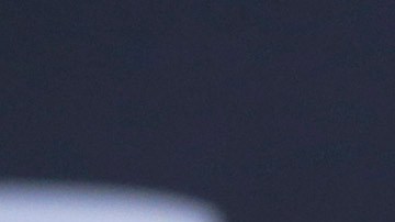 La cantante incluso invitó a sus fans a asistir al evento, que se espera tenga grandes sorpresas.  (Foto Eric Jamison/Invision/AP, izquierda, y AP Photo/Chris Pizzello).