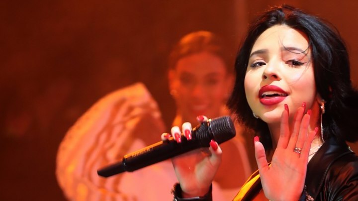 Nueva gira de Ángela Aguilar desató debate de opiniones en redes sociales.