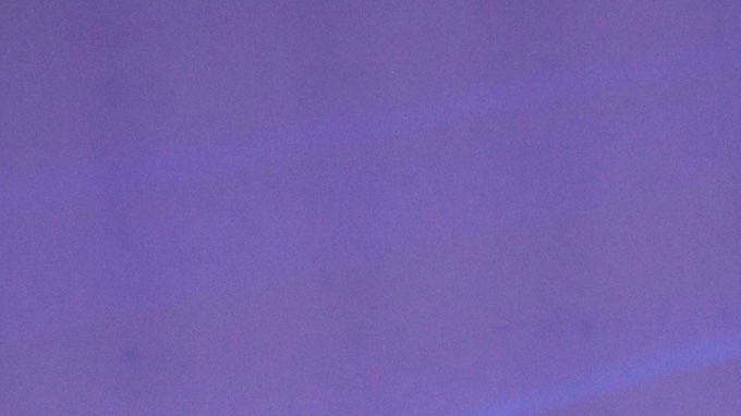 La demanda sostiene que los demandados cometieron fraude electrónico, interfirieron con el comercio interestatal mediante extorsión, y que cometieron actos de extorsión.