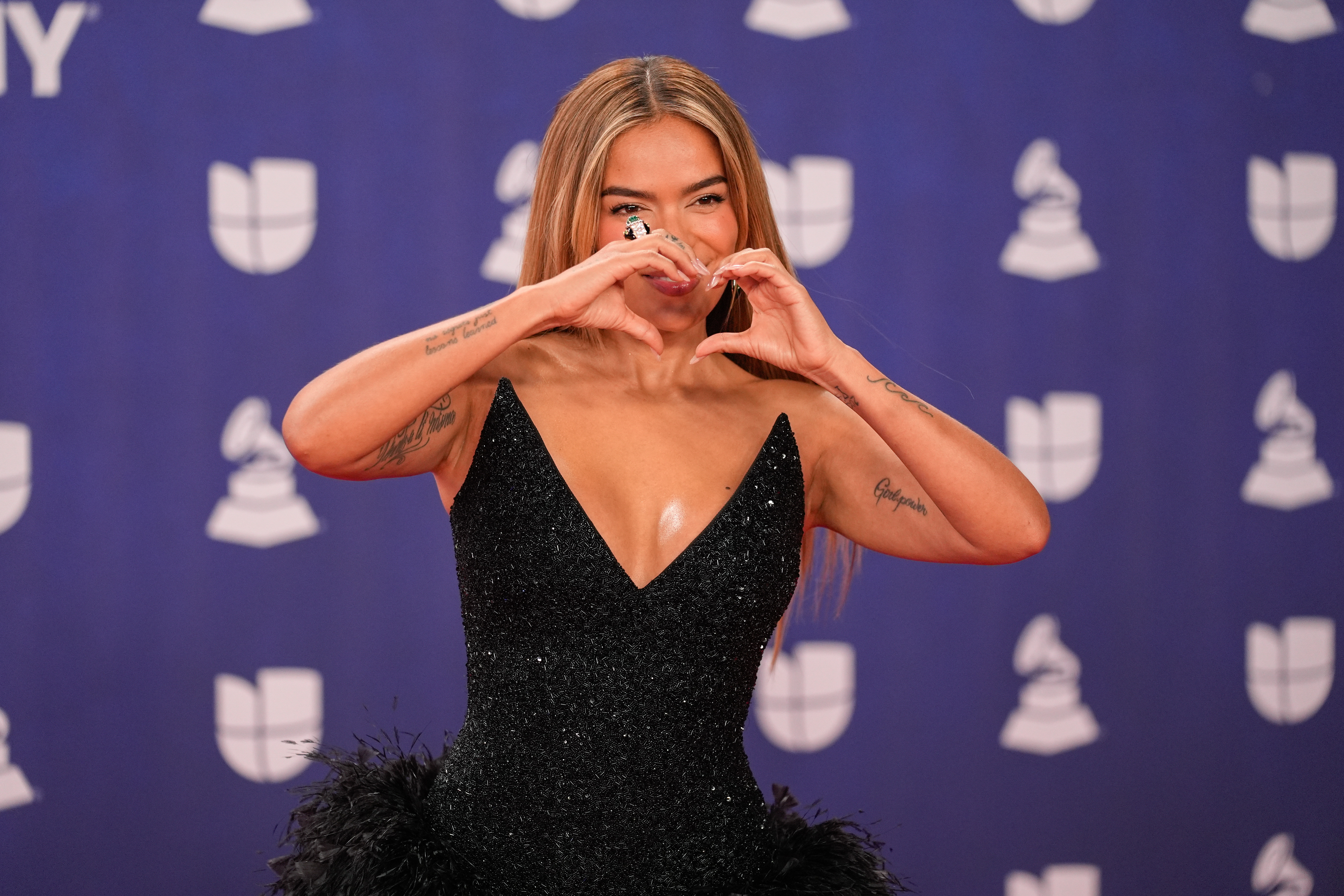 Karol G llega a los Latin Grammys 2025 el jueves 13 de noviembre de 2025 en el MGM Grand de Las Vegas. (Foto AP/John Locher)