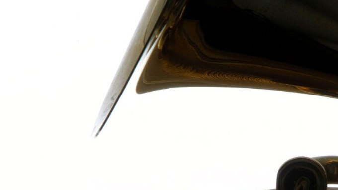 Leticia Maldonado creó un gramófono tridimensional para los Latin Grammy 2025.