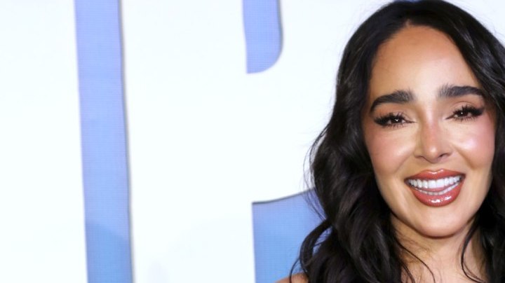 Manelyk González sufre de hipotiroidismo.