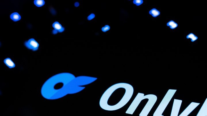 Karely Ruiz le pone un alto a quienes le pronostican un futuro vergonzoso a su hija por usar OnlyFans.