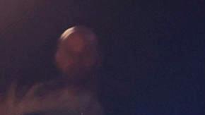 Miles de fanáticos mexicanos y extranjeros se dieron cita en la capital mexicana con orejas de rana, sombreros de paja, flores en el cabello y atuendos tropicales para celebrar el primero de ocho conciertos de Bad Bunny en el Estadio GNP Seguros. EFE/ Sáshenka Gutiérrez.  EFE/ Sáshenka Gutiérrez