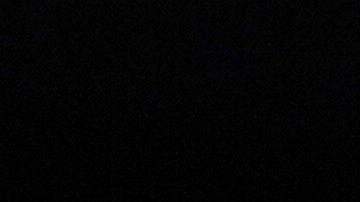 En compañía de Trueno y directivos del club, Rosalía visitó los vestuarios del Boca y otras dependencias de la entidad deportiva y se sacó fotos con la camiseta “xeneixe”. 
 (AP Photo/Marco Ugarte)